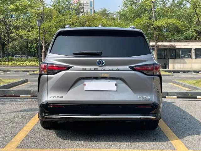 Toyota Sienna — Фото автомобиля 6