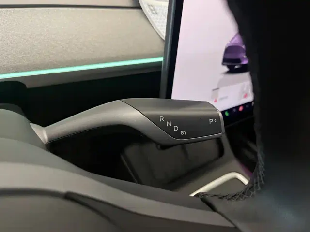 Tesla Model Y — Фото автомобиля 20
