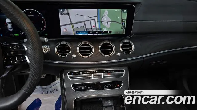 Mercedes-Benz E-Class — Фото автомобиля 16