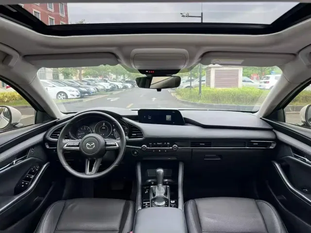 Mazda Axela — Фото автомобиля 4