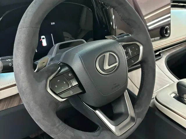 Lexus LM — Фото автомобиля 11