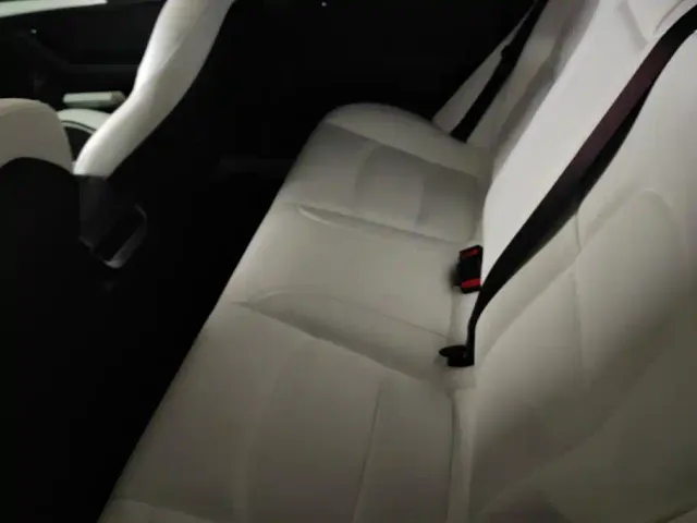 Tesla Model 3 — Фото автомобиля 11