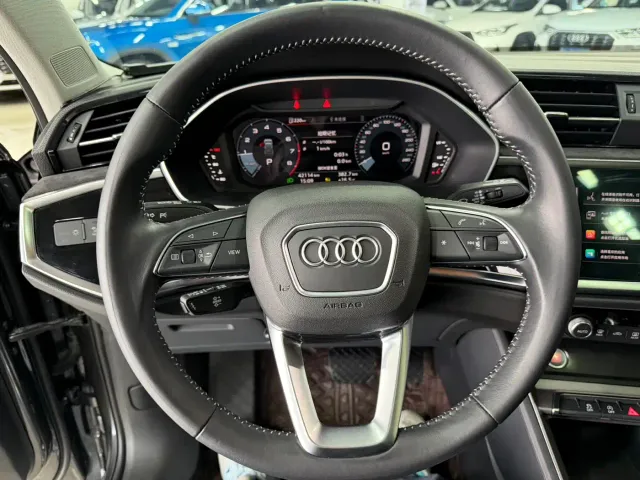 Audi Q3 — Фото автомобиля 10