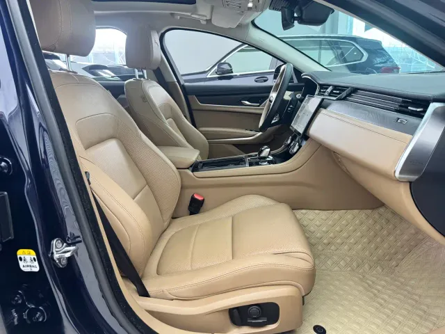 Jaguar XFL — Фото автомобиля 10