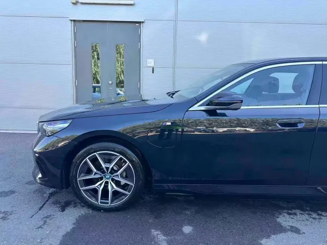BMW i5 — Фото автомобиля 6