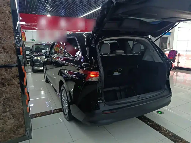 Toyota Sienna — Фото автомобиля 4