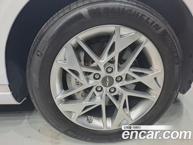 Genesis GV70 — Фото автомобиля 9