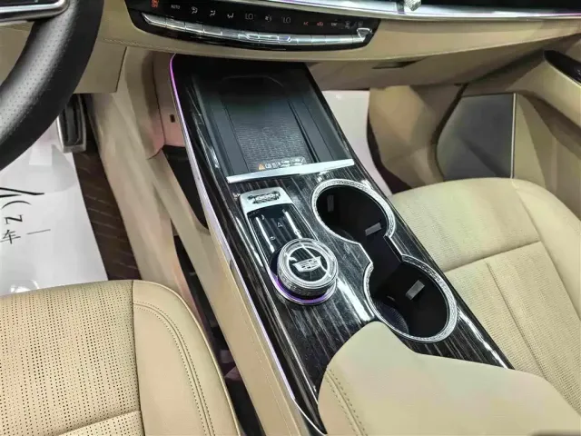 Cadillac XT5 — Фото автомобиля 9