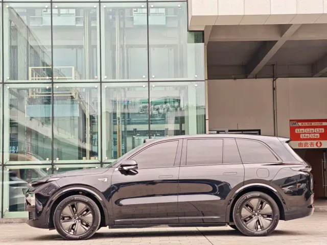 Li Auto L8 — Фото автомобиля 7