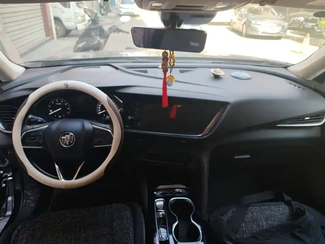 Buick Envision Plus — Фото автомобиля 10