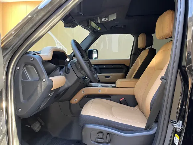 Land Rover Defender — Фото автомобиля 4