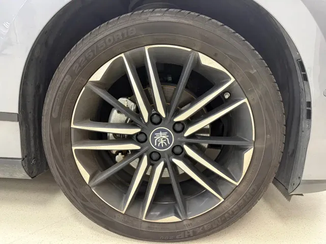 BYD Qin L 2025 Model EV 545KM Excellence Edition — Фото автомобиля 10