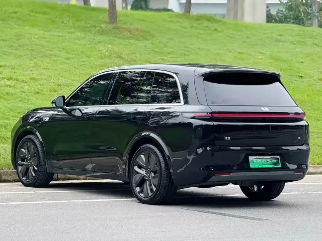 Li Auto L8 — Фото автомобиля 9