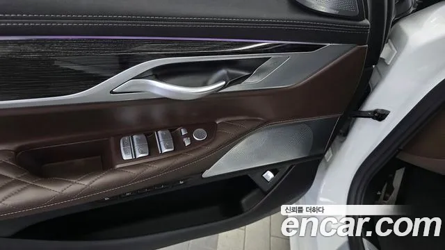BMW 7-Series — Фото автомобиля 25