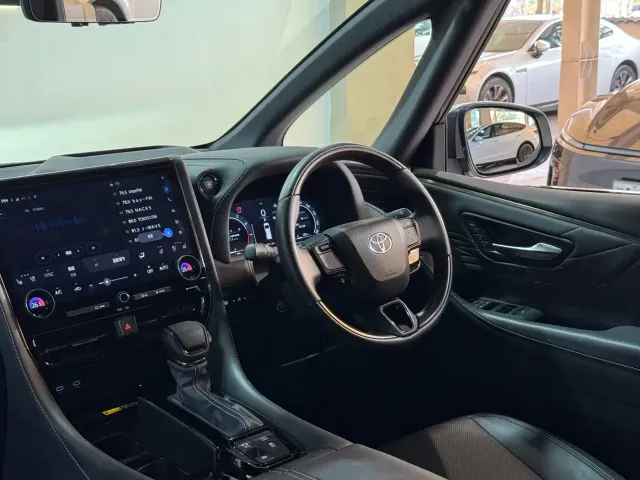 Toyota Alphard — Фото автомобиля 8