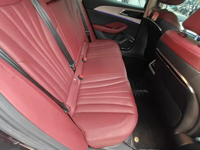 Hongqi H5 — Фото автомобиля 10