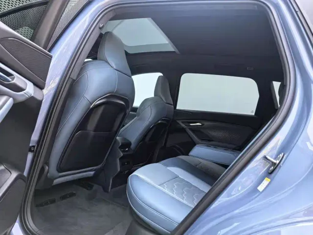 Audi Q6L e-tron — Фото автомобиля 8
