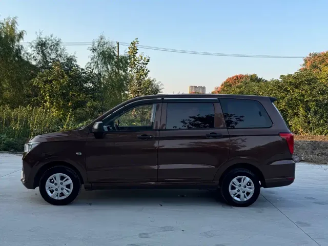 Wuling Hongguang — Фото автомобиля 3