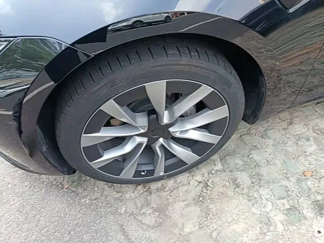 Tesla Model 3 — Фото автомобиля 22