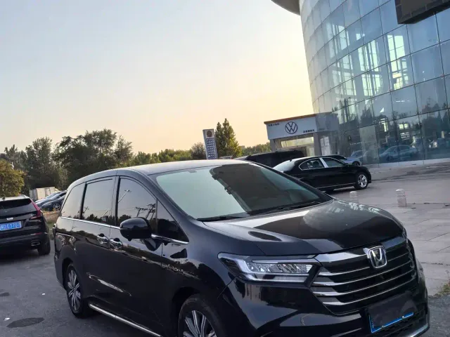 Honda Odyssey — Фото автомобиля 3