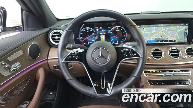 Mercedes-Benz E-Class — Фото автомобиля 9