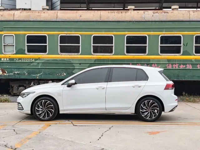 Volkswagen Golf — Фото автомобиля 11