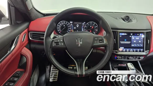 Maserati Levante — Фото автомобиля 18