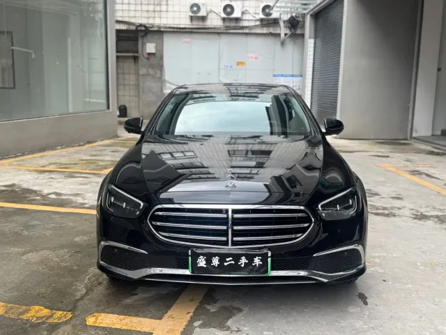 Mercedes-Benz E-Class — Фото автомобиля 2