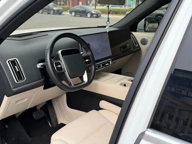 Li Auto L7 — Фото автомобиля 6