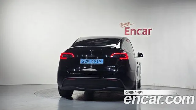 Tesla Model Y — Фото автомобиля 4