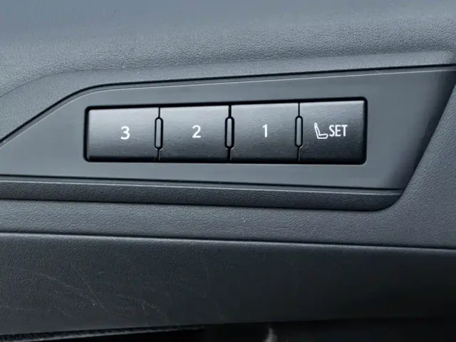 Lexus LM — Фото автомобиля 25