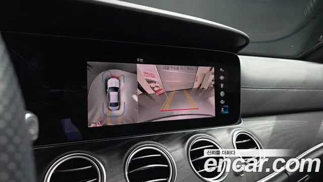 Mercedes-Benz E-Class — Фото автомобиля 15