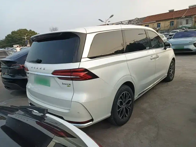 Roewe iMAX8 — Фото автомобиля 6