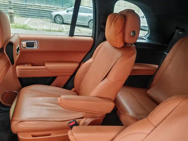 Li Auto L8 — Фото автомобиля 9