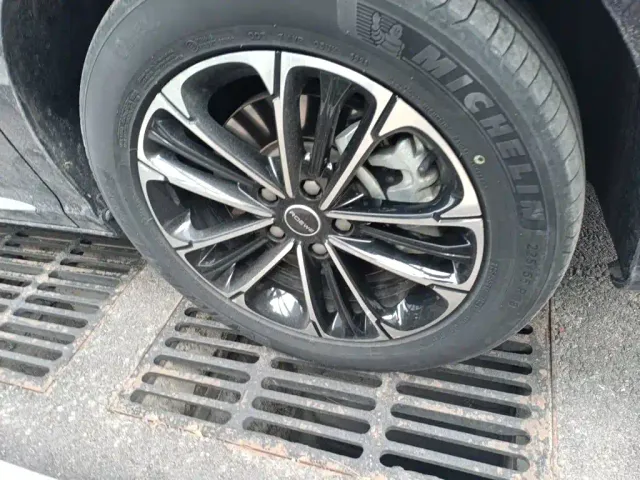Roewe iMAX8 — Фото автомобиля 24