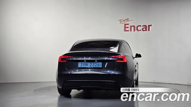 Tesla Model 3 — Фото автомобиля 4