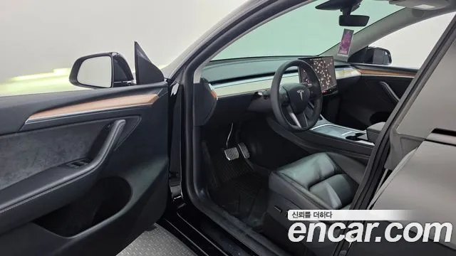 Tesla Model Y — Фото автомобиля 15