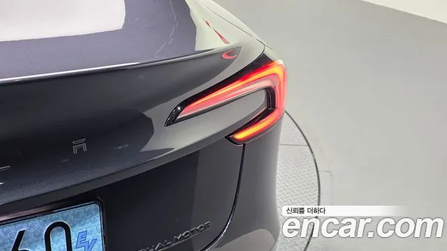 Tesla Model 3 — Фото автомобиля 23