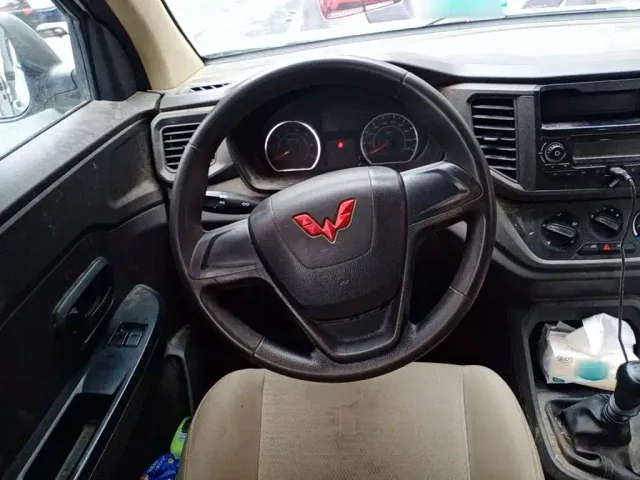 Wuling Hongguang V — Фото автомобиля 6