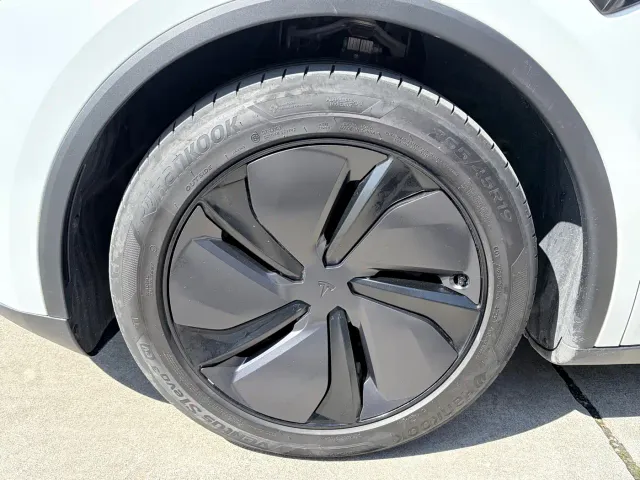 Tesla Model Y — Фото автомобиля 5