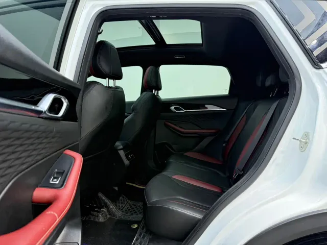 Geely Binyue — Фото автомобиля 13
