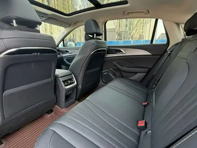 Hongqi H5 — Фото автомобиля 5