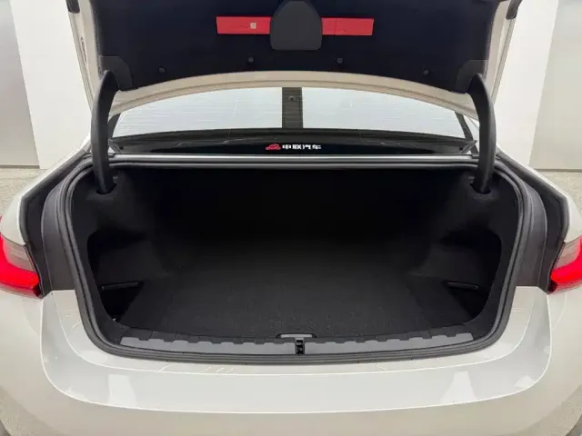 BMW BMW i3 2026 eDrive 35 L — Фото автомобиля 6