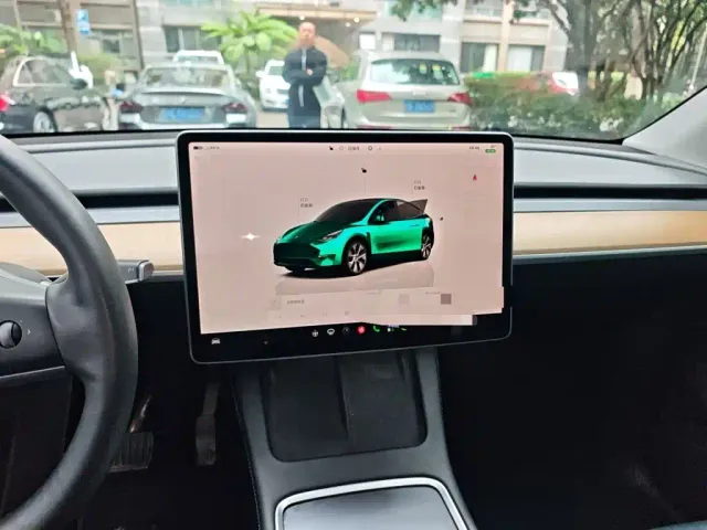 Tesla Model Y — Фото автомобиля 14