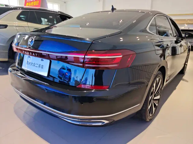 Volkswagen Passat — Фото автомобиля 3