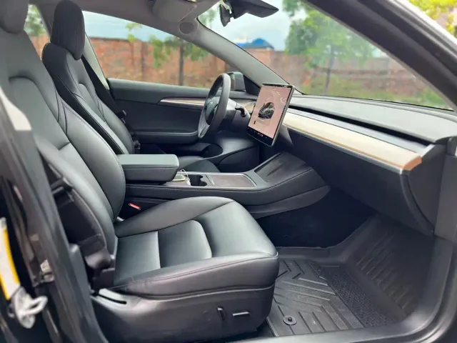 Tesla Model 3 — Фото автомобиля 13