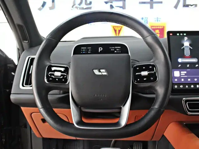 Li Auto L9 — Фото автомобиля 5