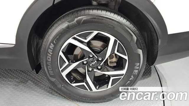 Kia Sportage Sportage 5-е поколение Бензин 1.6 турбо 2WD — Фото автомобиля 21