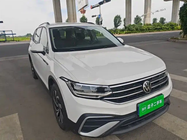 Volkswagen Tiguan L — Фото автомобиля 3