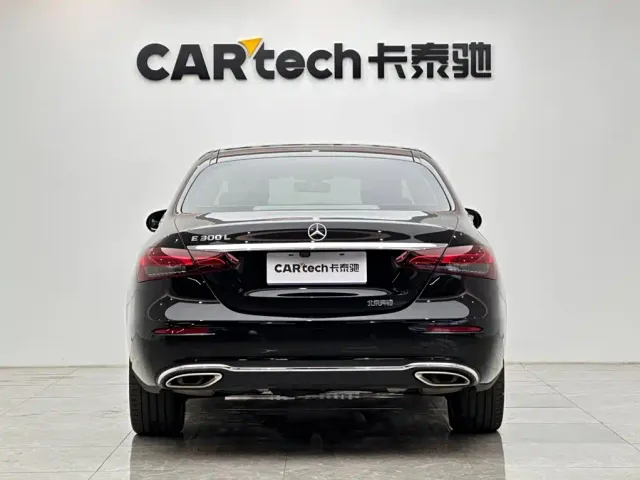 Mercedes-Benz E-Class — Фото автомобиля 4